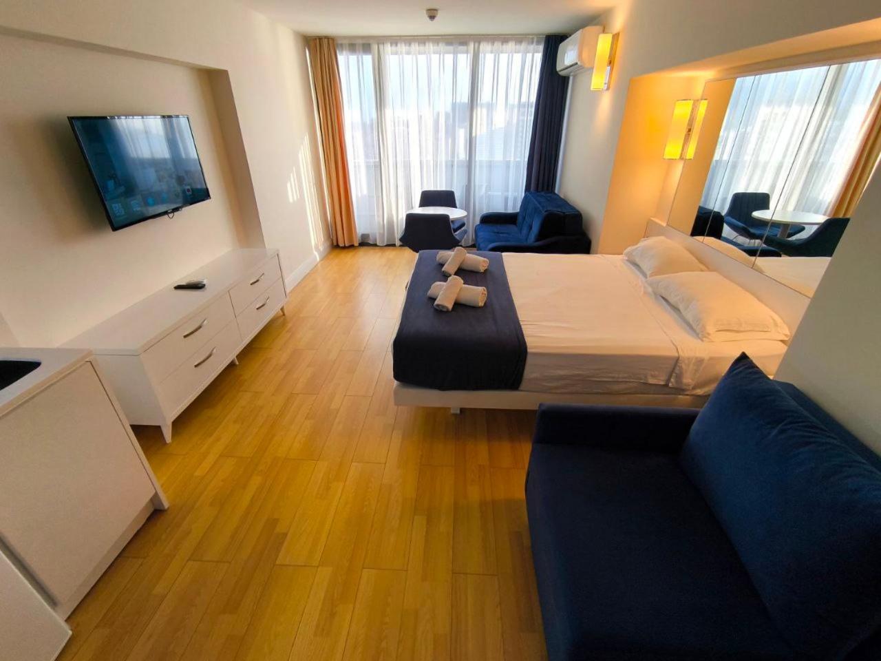 Orbi-city Sea View Apartament